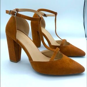 Shoes. 3.5”heel. Brown.